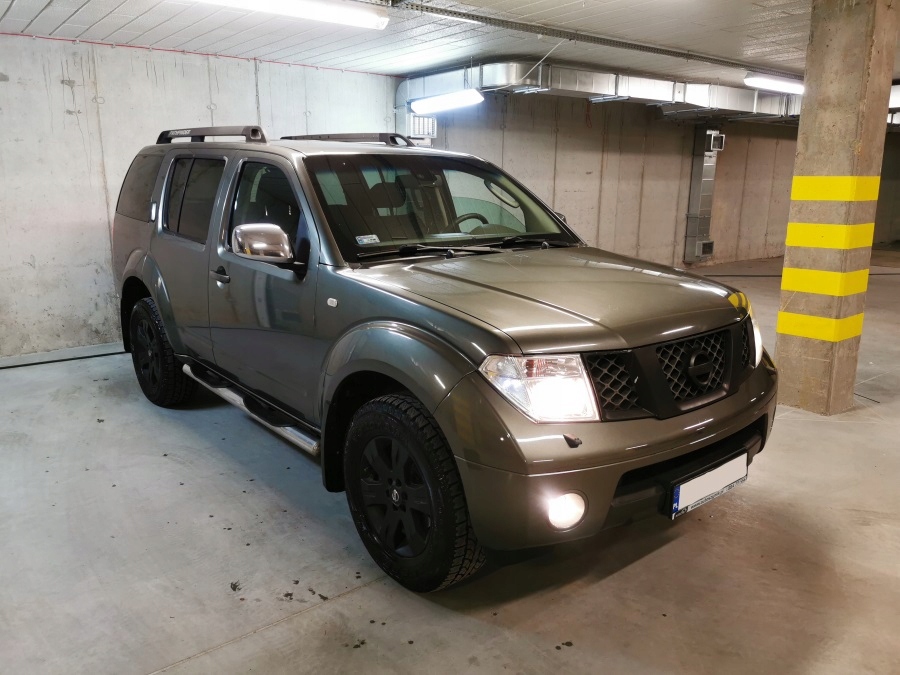 Nissan Pathfinder 7osobowy 4x4 mały przebieg