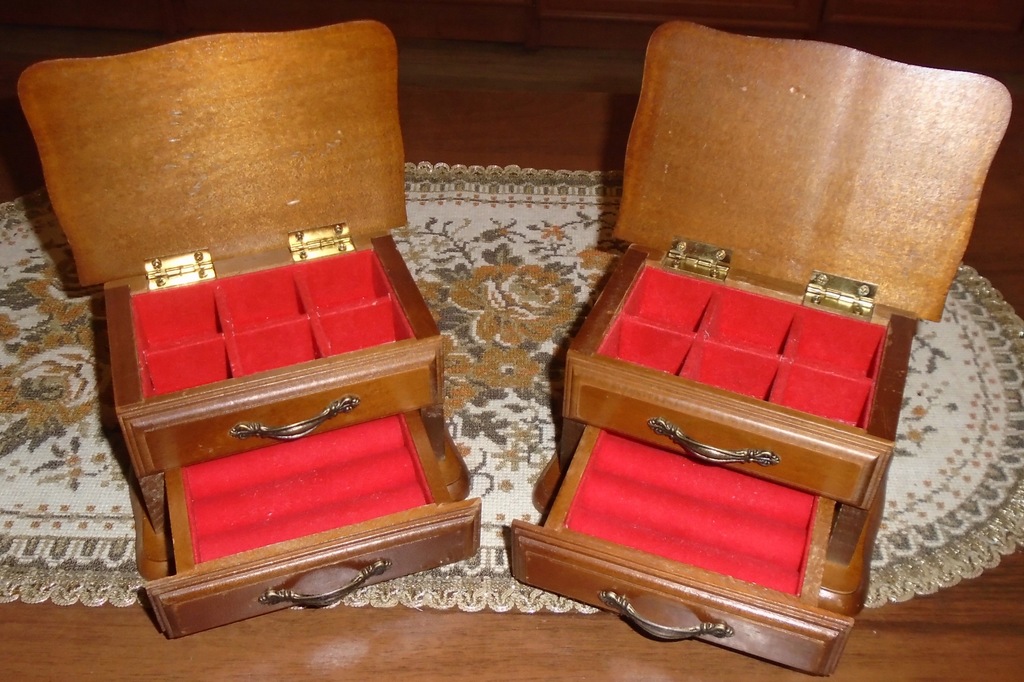 dwie szkatułki z drewna na biżuterię, antyki