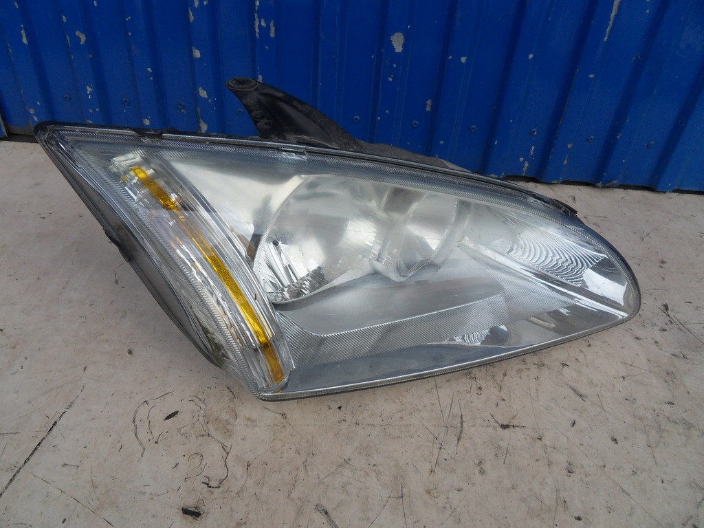 FORD FOCUS MK2 II LAMPA PRZEDNIA PRAWA PRZÓD PRAWY