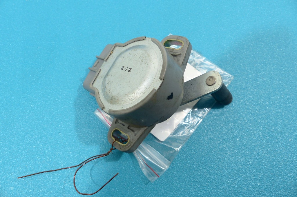 とと！ POTENCJOMETR GAZU COROLLA E11 2.0 D4D 198300-8090