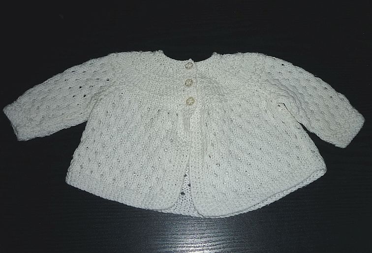narzutka sweterek dla lalki - zapinana