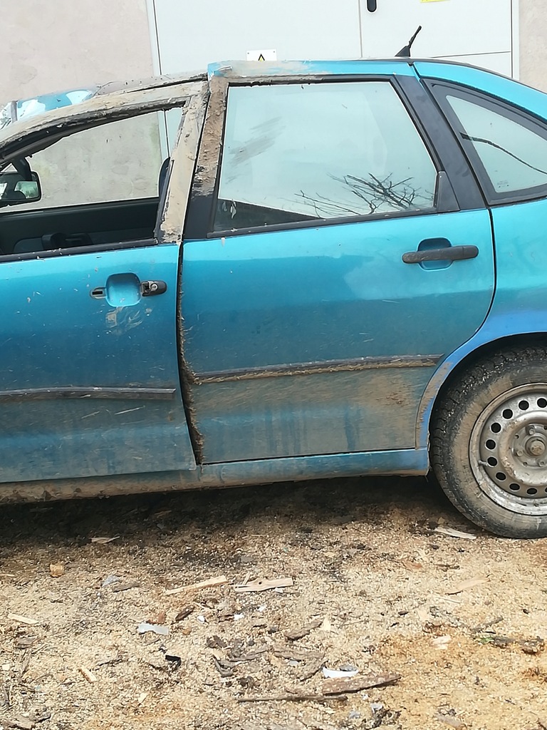 SEAT Cordoba 1,6 samochód uszkodzony po wypadku