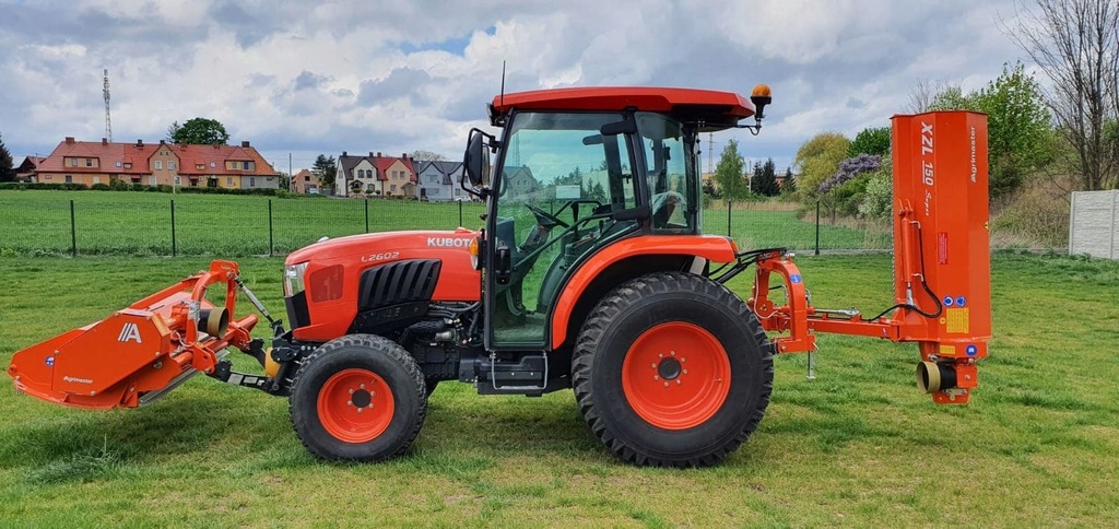 Kubota L2602 z kosiarką przednią i tylno-boczną