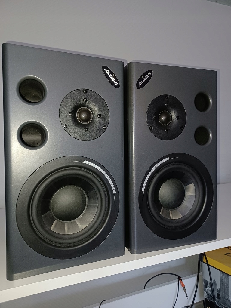 Alesis アクティブモニタースピーカー M1 Active Mk2 製品情報：M1Active MKII：Alesis