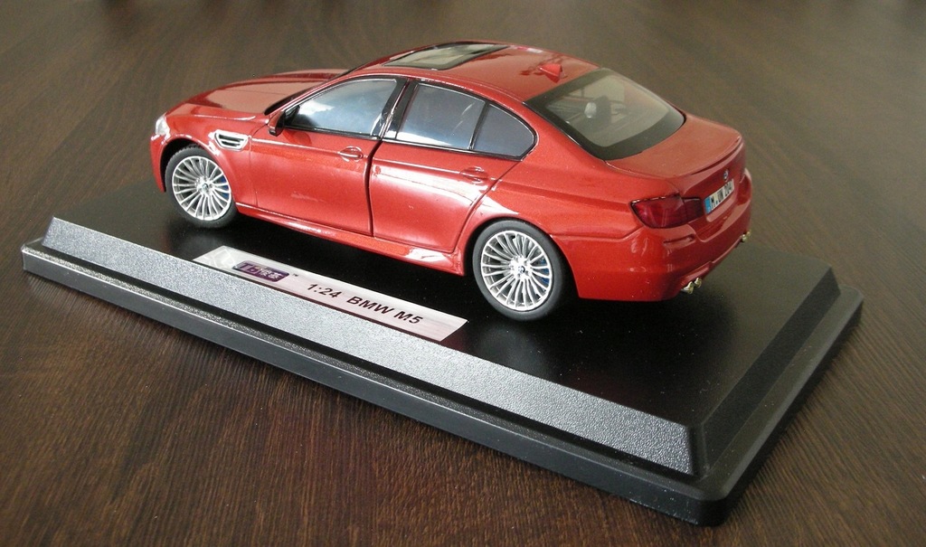 Sakhir Orange Bmw M5 Paragon BMW F10 ///M5 JoyCity 1:24 Sakhir