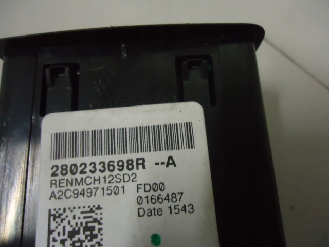 RENAULT GNIAZDO PORT USB AUX SD 280233698R 7768793608