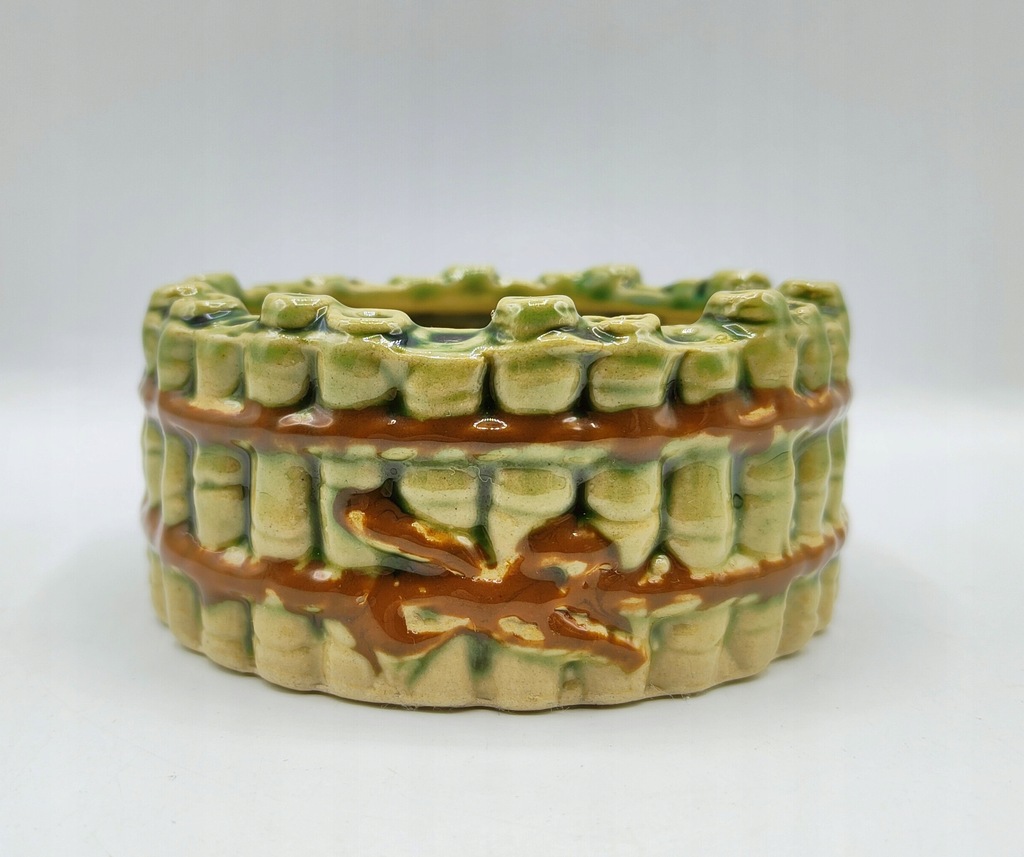 miseczka z ceramiki, kształt belek bambusowych