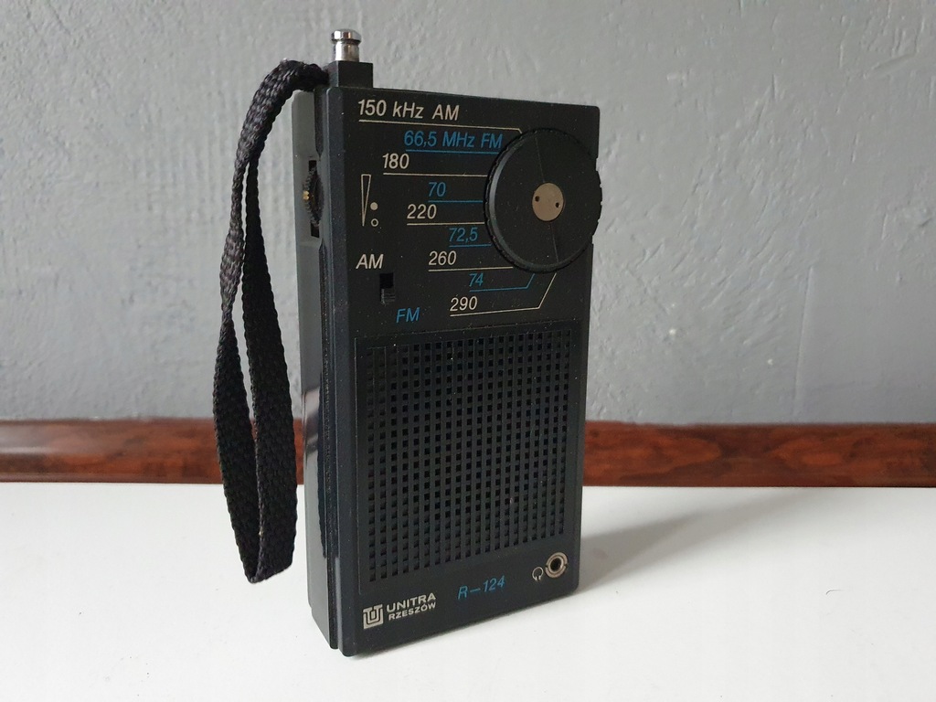 RADIO UNITRA RZESZÓW R-124 JAK NOWE SPRAWNE