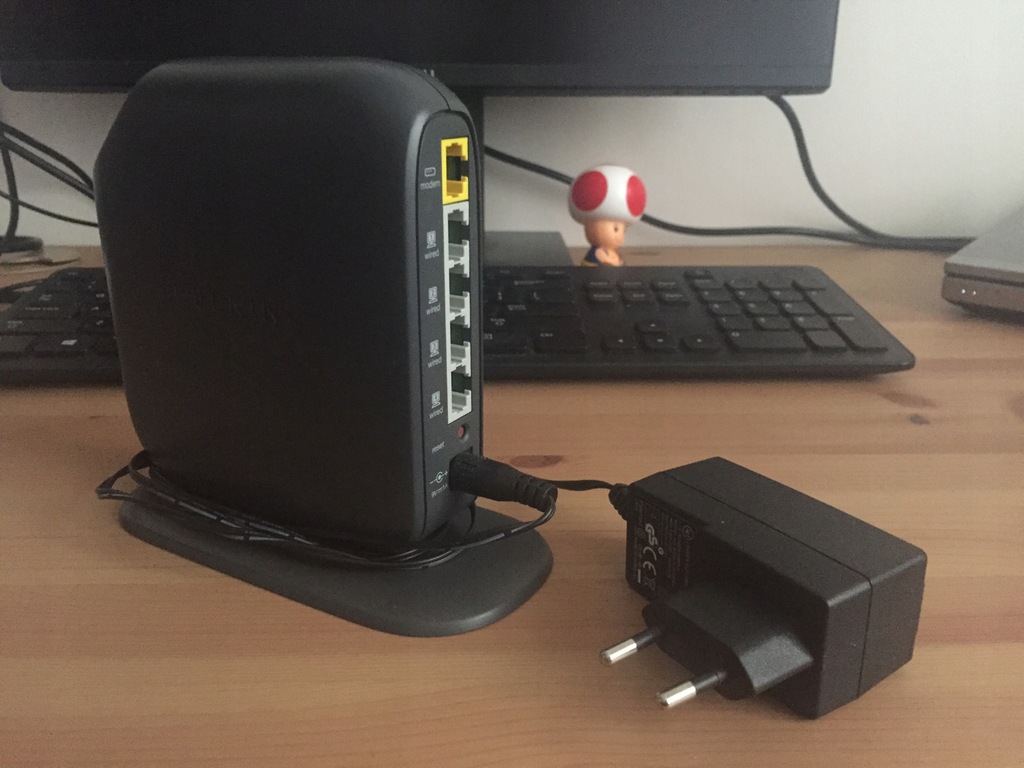 Belkin F7D1301 v1 wireless router 802.11b/g/n 11310814824