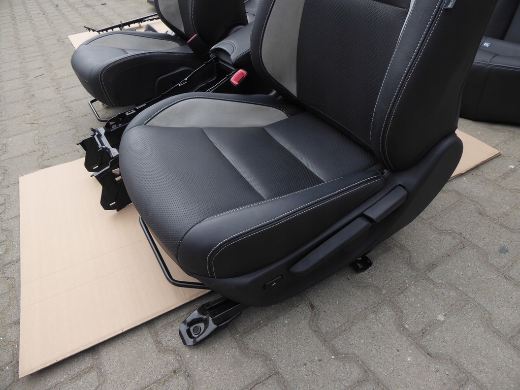 Fotel kanapa boczki TOYOTA Avensis T29 kombi SKÓRA