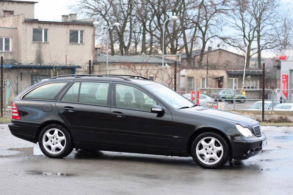 Mercedes W203 Kombi czarny 2004 2.2 CDI 7852694235