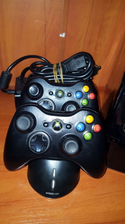 KONSOLA XBOX 360 250 GB 2X PAD OKABLOWANIE