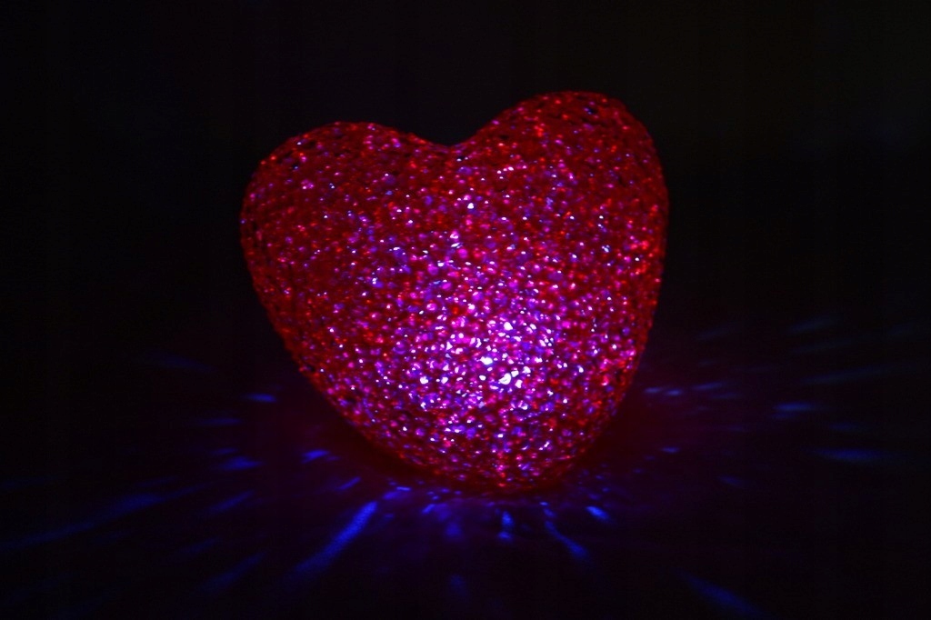 Купить Светодиодное светящееся сердце ПОДАРОК ​​ко Дню Святого Валентина 12 см: отзывы, фото, характеристики в интерне-магазине Aredi.ru