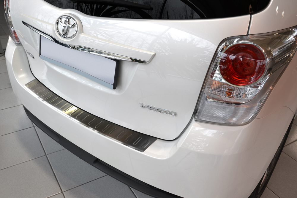 Toyota VERSO minivan od 2013 r Listwa na zderzak