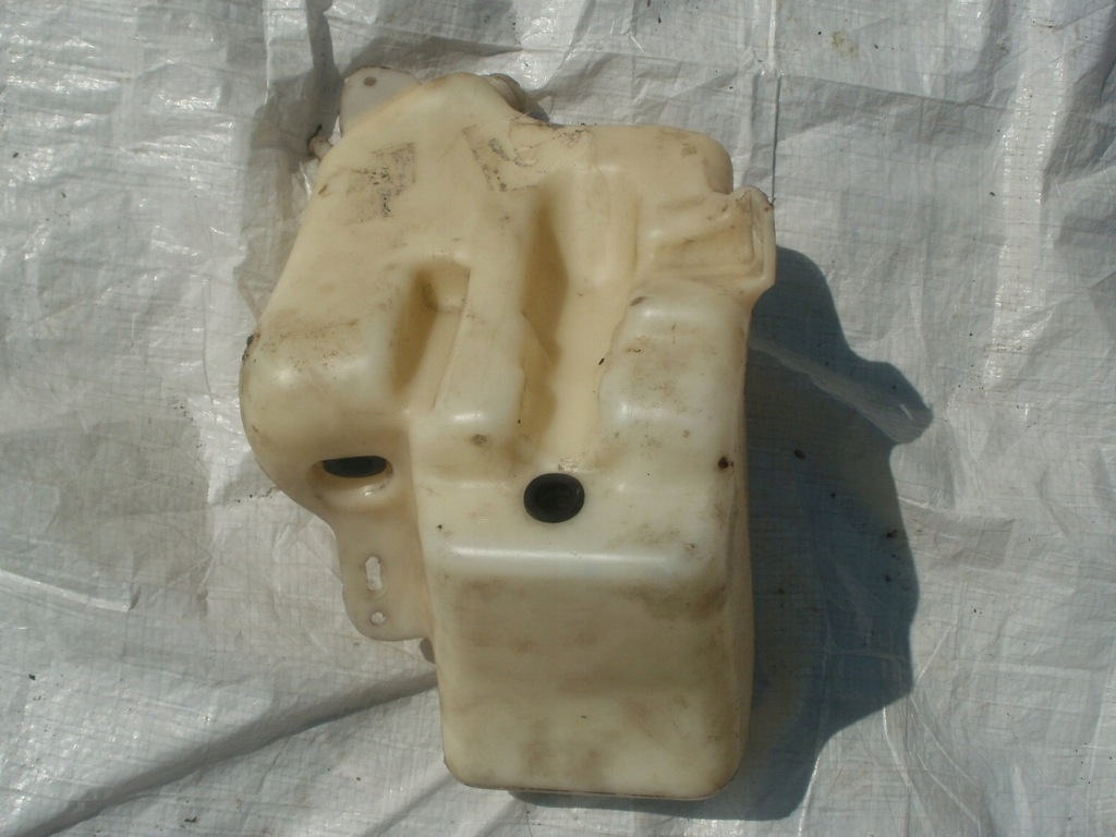 ZBIORNICZEK SPRYSKIWACZY KPL SAAB 900 II