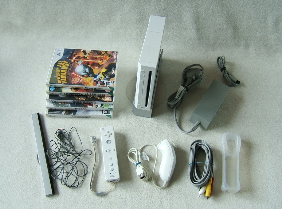 Konsola Nintendo Wii z akcesoriami + 5 gier