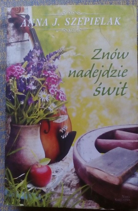 "Znów nadejdzie świt" Anna J. Szepielak