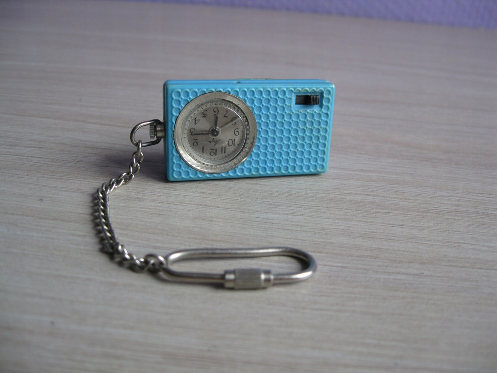 Mały mechaniczny zegarek z budzikiem - Łucz