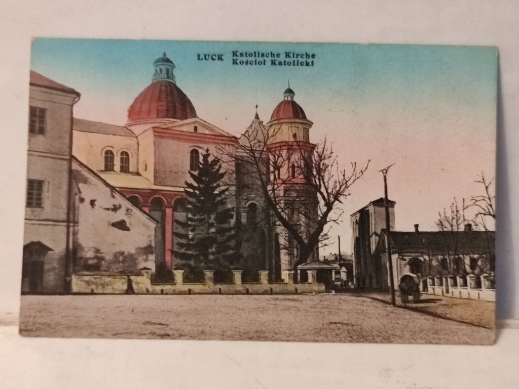 Przedwojenna pocztówka Luck kościół katolicki