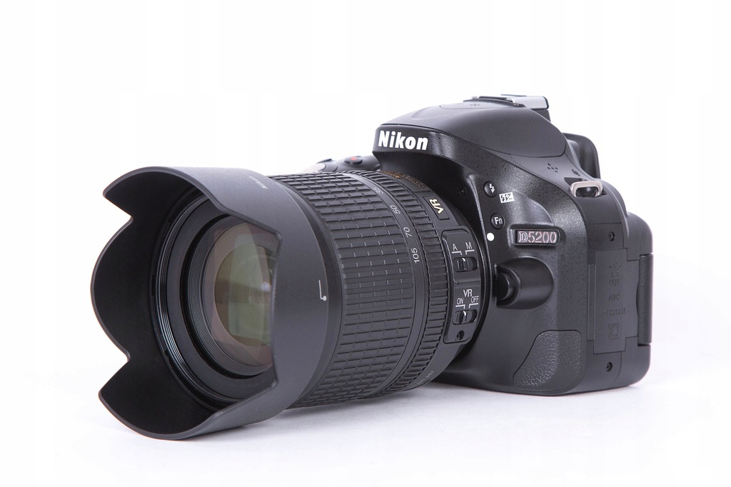 Nikon D5200 + 18-105 3.5-5.6 VR
