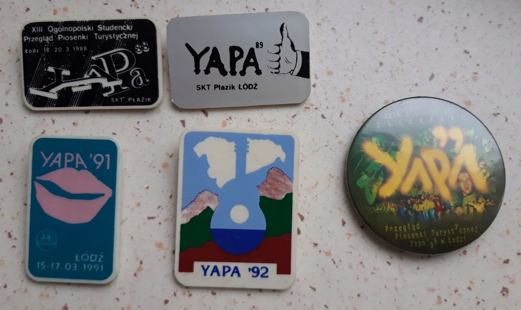 Plastikowe przypinki Yapa 1988, 1989, 1991, 1992 1999