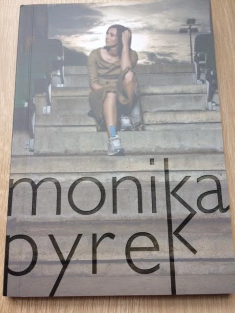 album Moniki Pyrek z autografem