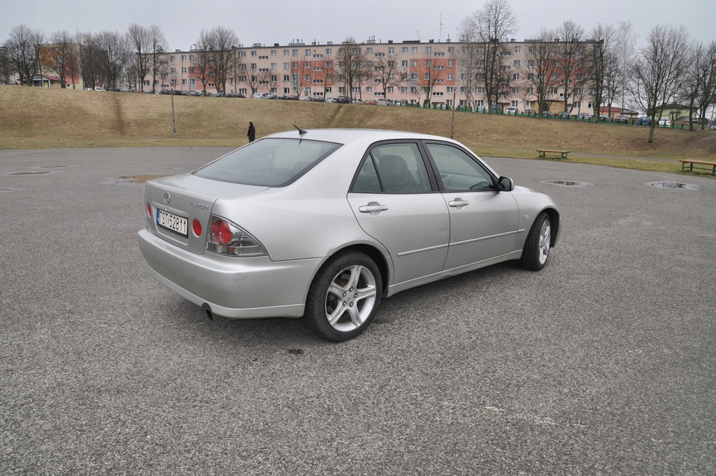 Lexus IS 200 rok 2000 8651432518 oficjalne archiwum