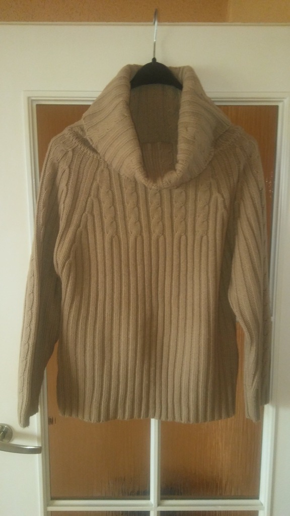 Sweter solidny, ciepły z golfem 40 L