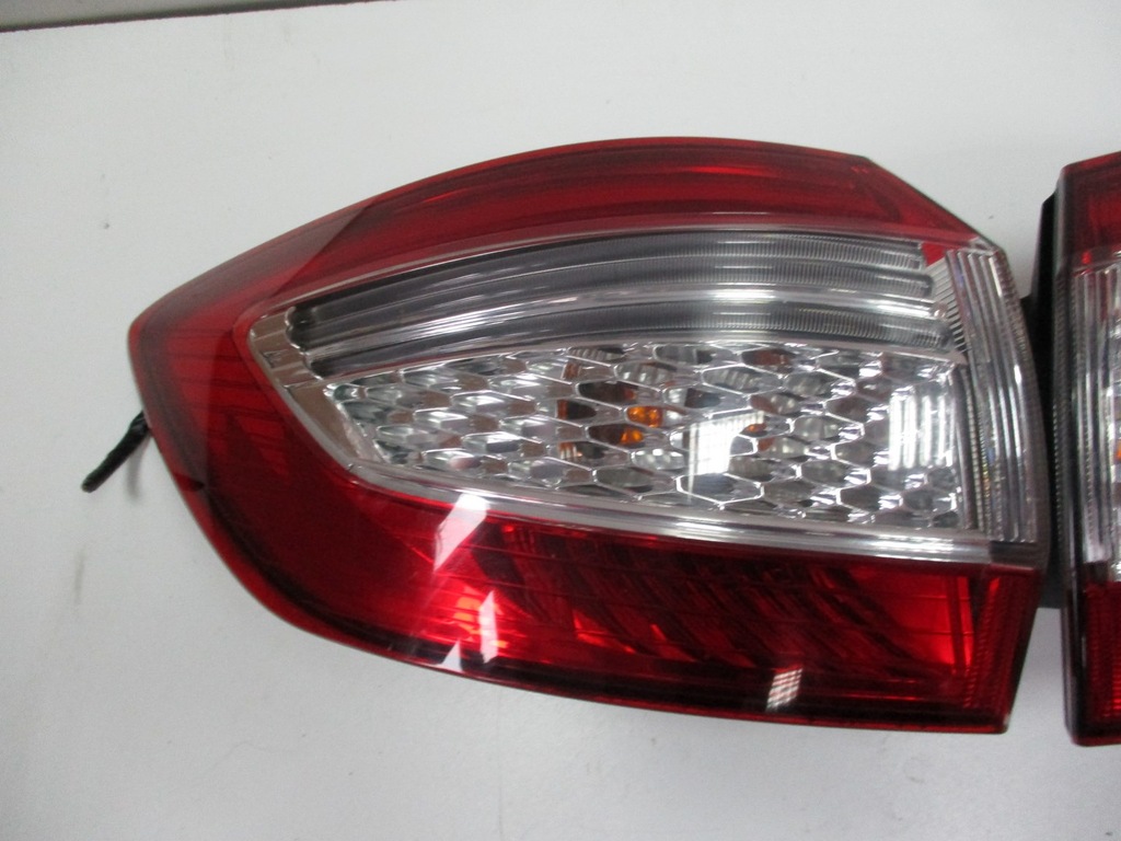 Lampa tylna Ford Mondeo MK4 Combi LIFT LED PRAWA