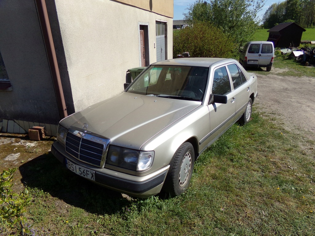 mercedes 124 2600E samochód osobowy zabytkowy