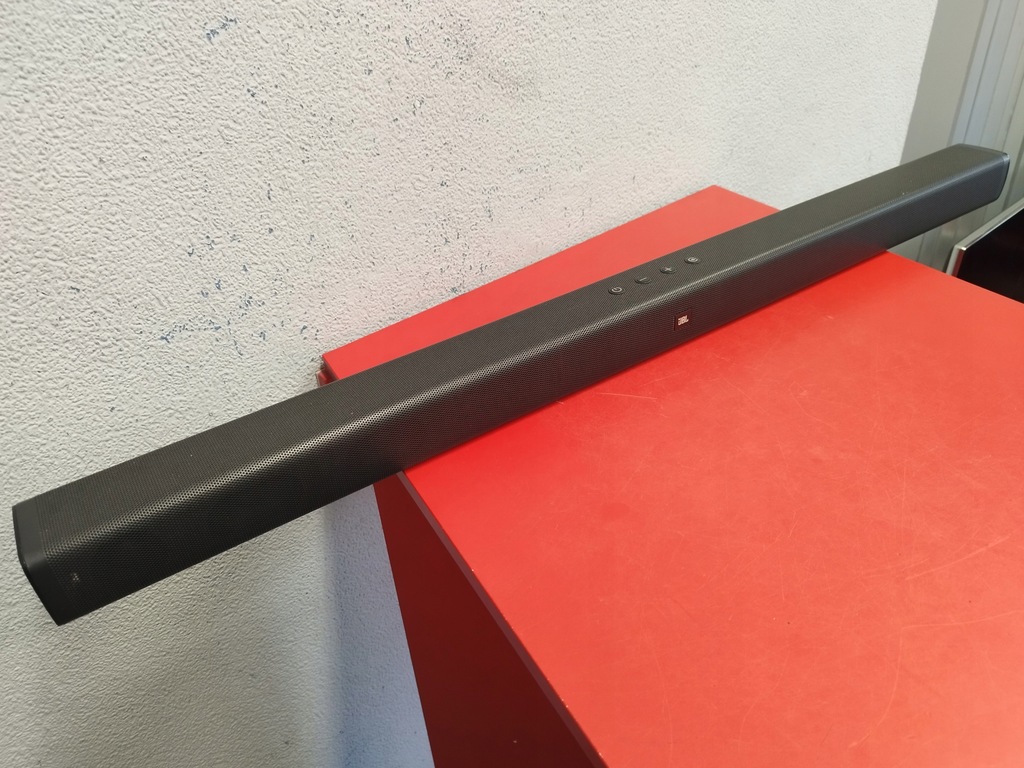 JBL Bar 2.1 sam soundbar i pilot