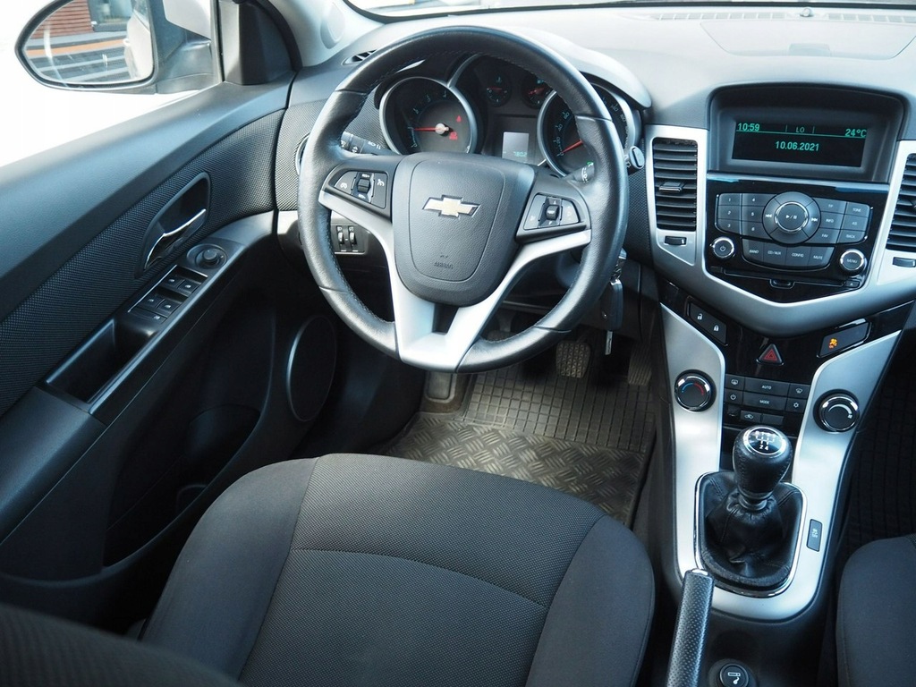 Chevrolet Cruze 2011 Rok 1 6L 124Km Przyciski