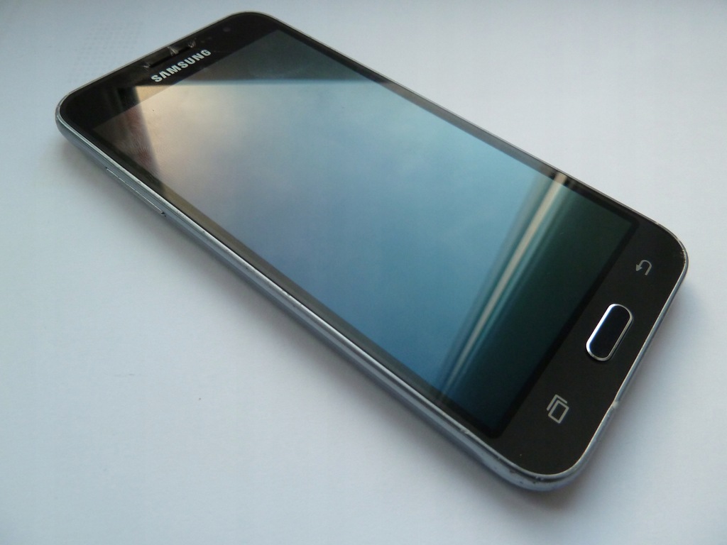 Telefon komórkowy Samsung SM-J320FN Galaxy J3