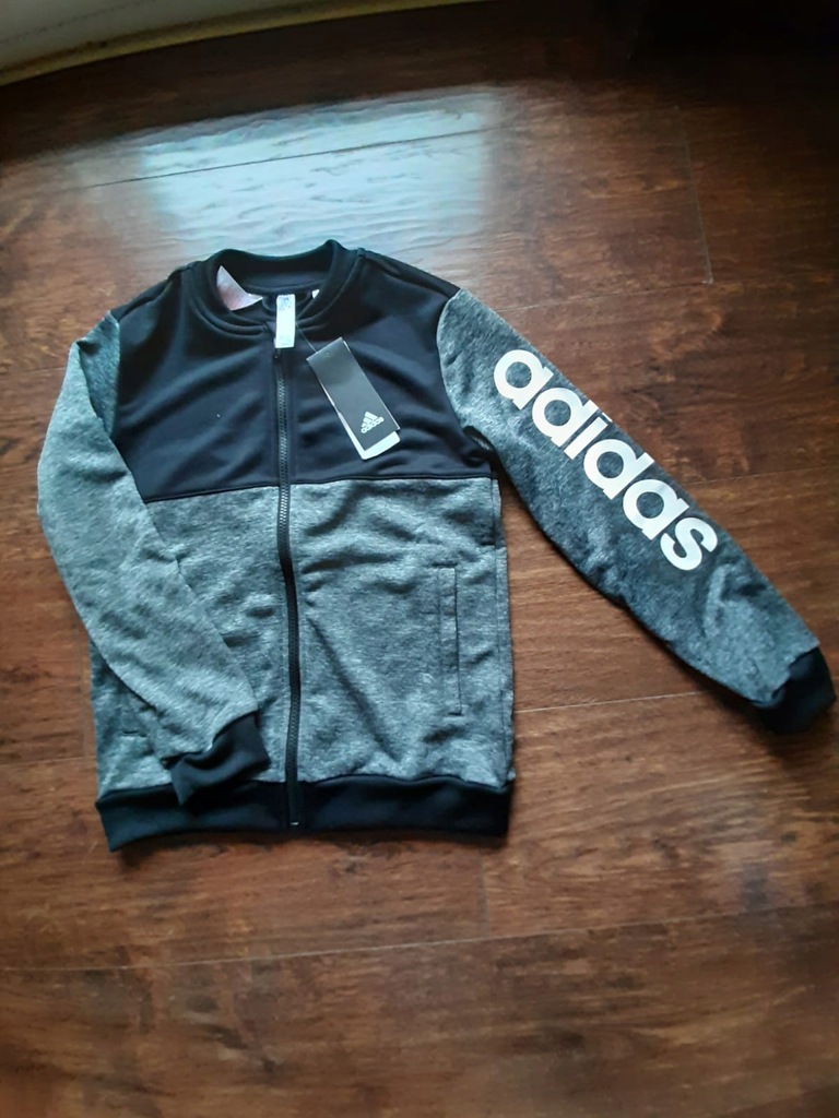 Kompletny dres dla chłopca marki Adidas r. 140