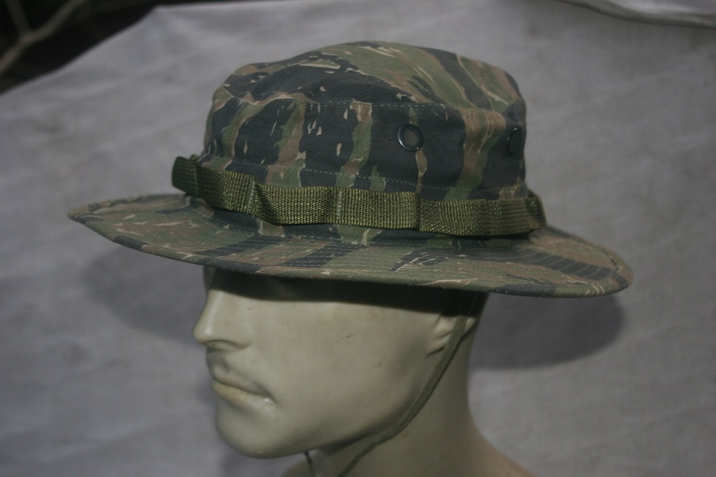 BOONlE - JUNGLE HAT. 'TIGER-STRIPE' US ARMY . Made in USA. R-7 US