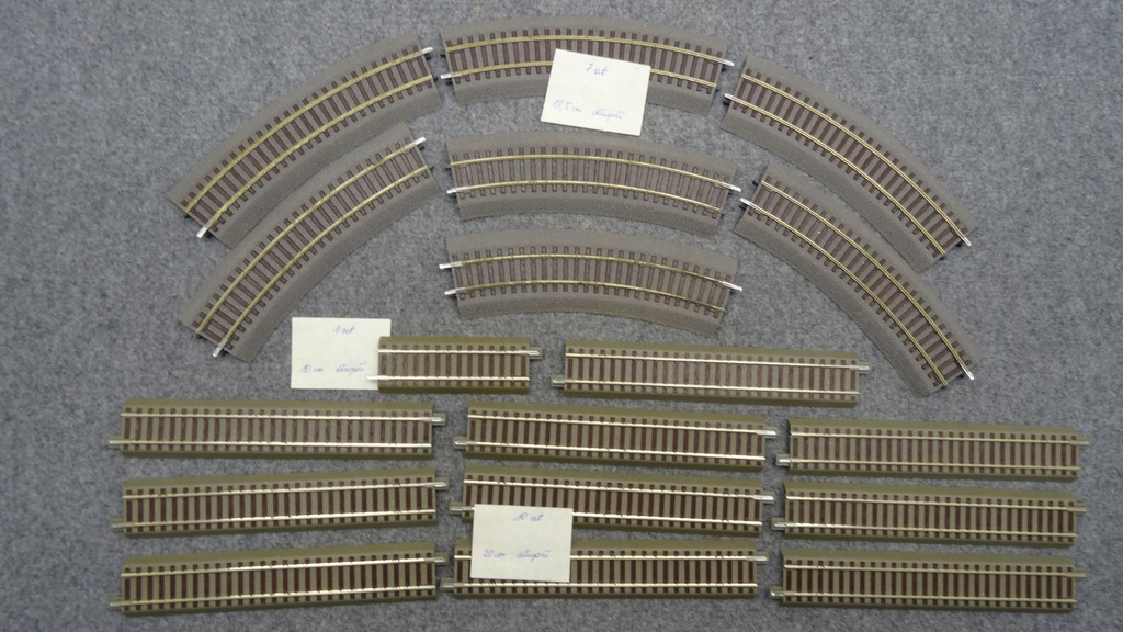 Zestaw 3-ech metrów torów na nasypie kolejowym do H0 firmy ROCO 1:87
