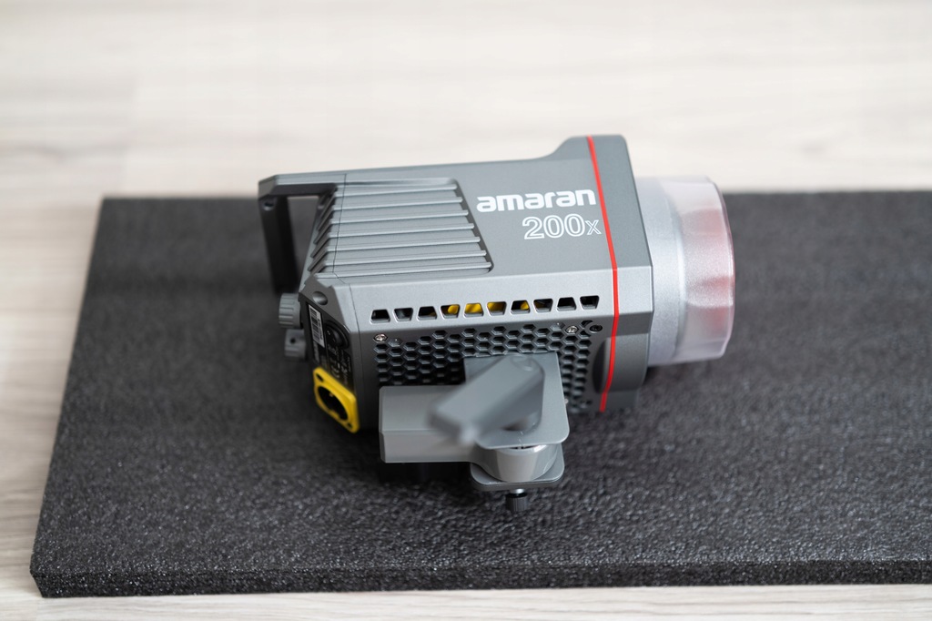 Aputure Amaran 200x