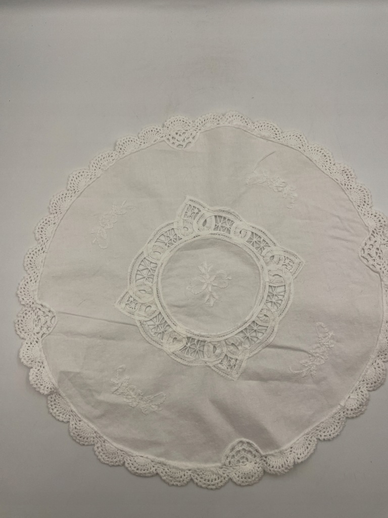 Koronkowa serwetka vintage średnica 27