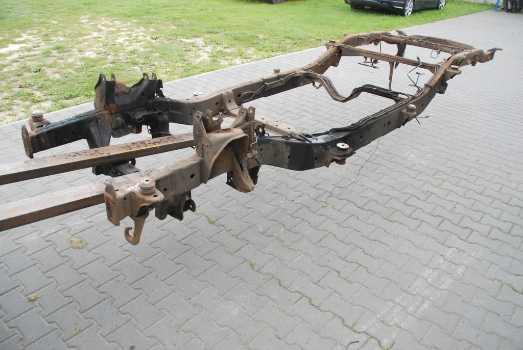 NISSAN NAVARA D40 RAMA NADWOZIE 4 DRZWI