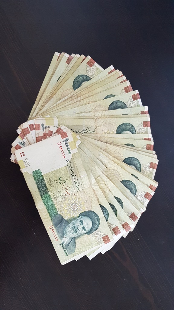 pieniądze iran, 4 mln rial, wartość ok 40 dolarów