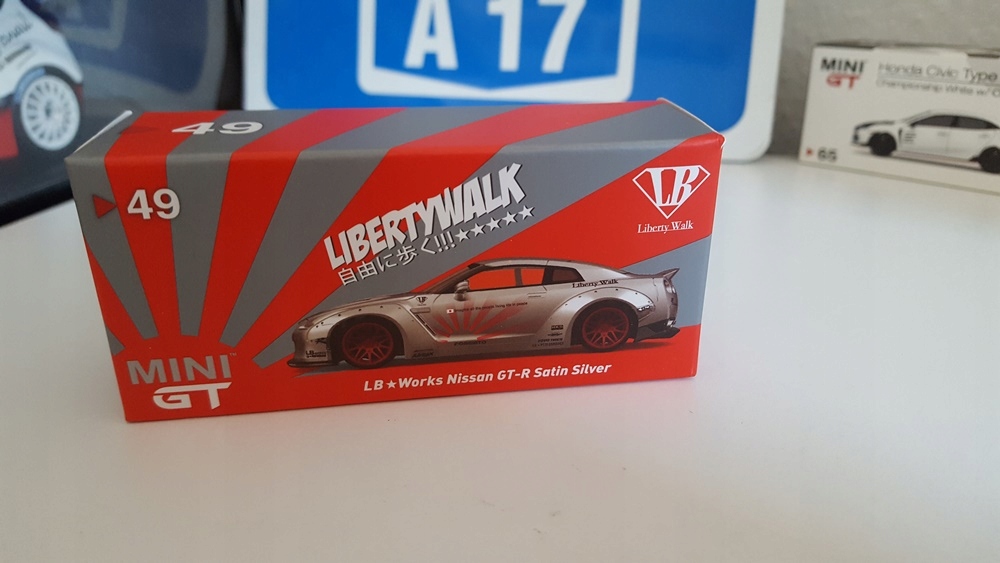 MINI GT LB★Works Nissan GT-RSatin Silver Mini GT - LB WORKS Nissan GT-R R35 - Satin Silver - SINOPEC