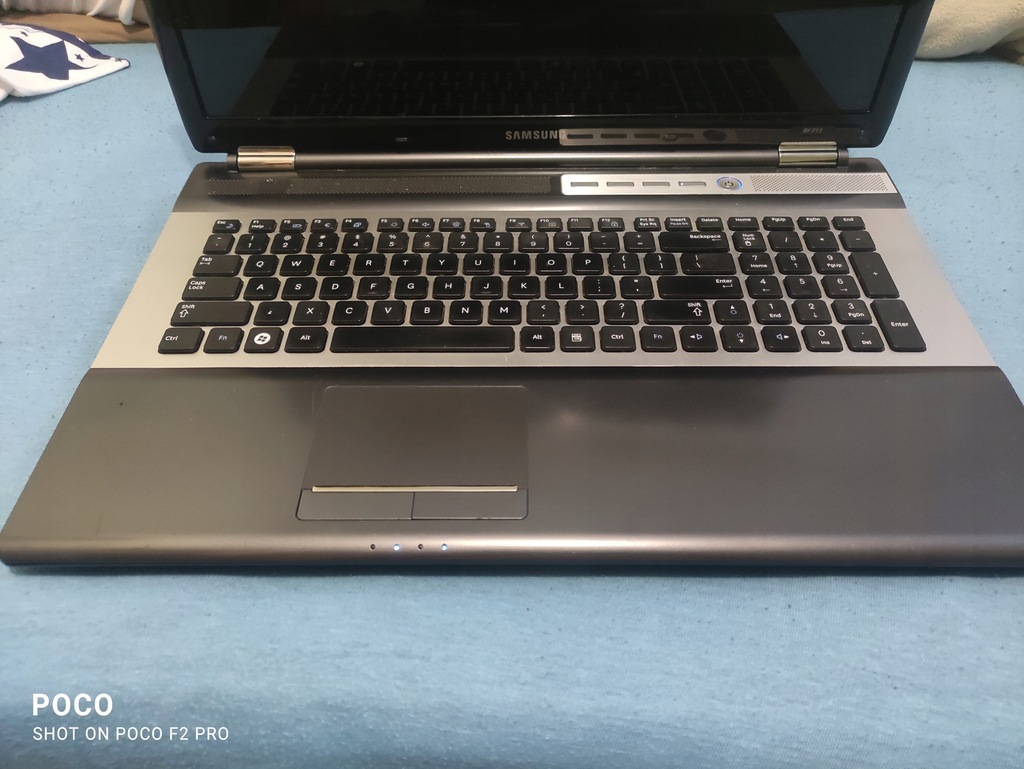 Laptop Samsung RF711 17" i5 8GB Nvidia 540M