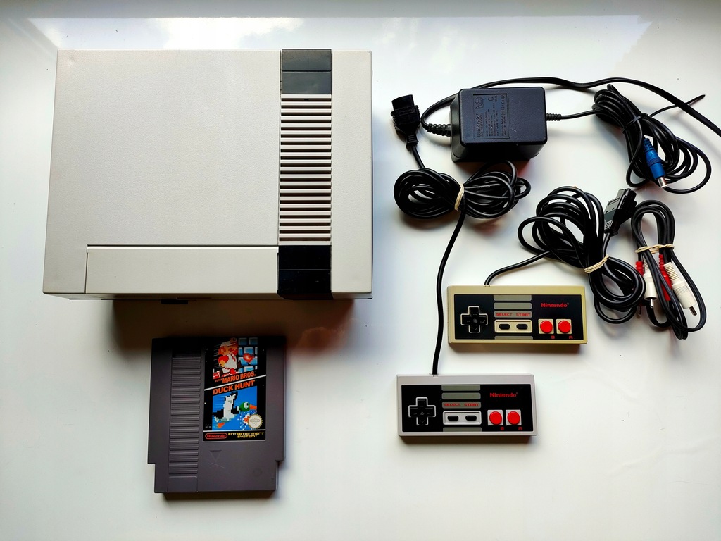 NINTENDO NES + PAD + MARIO BROS / DUCK HUNT