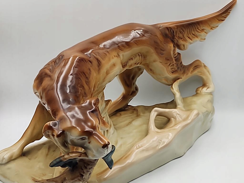 Figurka porcelanowa Royal Dux – pies z kaczką