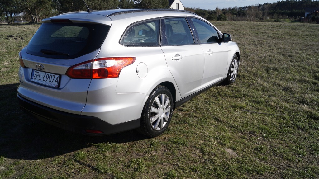 Ford Focus Kombi 2012r. srebrny 1.6 TDCI 95KM 7946402212