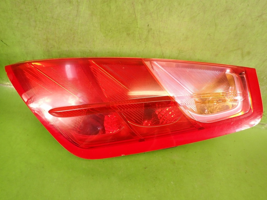 Lampa prawa tylna tył FIAT GRANDE PUNTO 08r HB