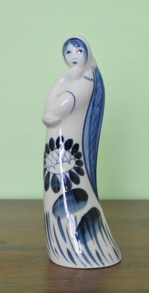 Porcelanowa figurka kobiety z czasów ZSRR