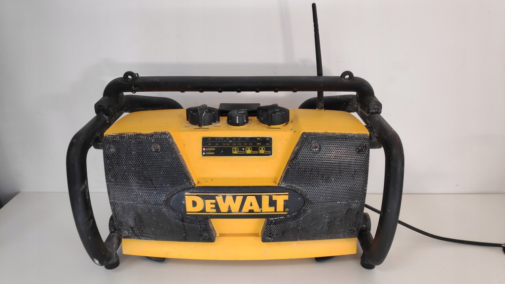 DeWalt DW911 Radio z Ładowarką