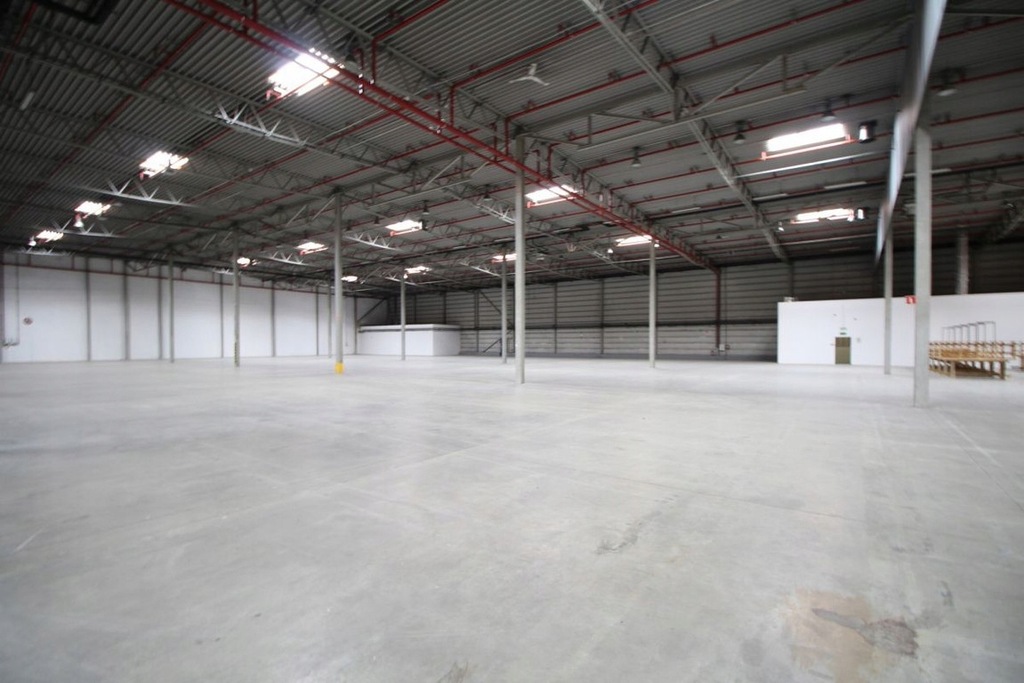 Magazyny i hale, 3386 m²