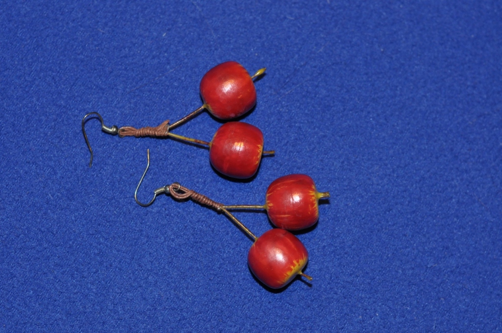 lekkie i oryginalne kolczyki czerwone jabłuszka